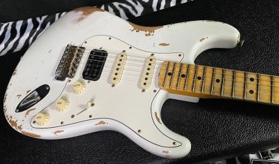 画像2: 2023 Fender Custom Shop 69 Heavy Relic Stratocaster HSS - Handwound Pick Ups - Modern Specs/新品/全国一律送料無料！