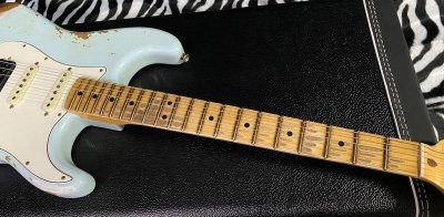 画像2: Fender Custom Shop 69 Heavy Relic Stratocaster HSS - Handwound PU's - Authorized Dealer - Aged Sonic Blue/新品/全国一律送料無料！