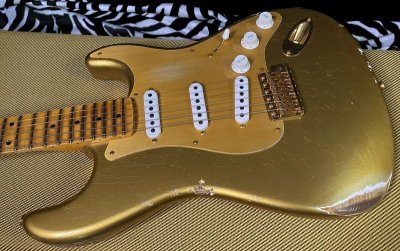 画像1: Fender Limited Edition '55 Bone Tone Stratocaster Relic AA Flame Maple Neck - Aged HLE Gold - Gold Hardware/新品/全国一律送料無料！