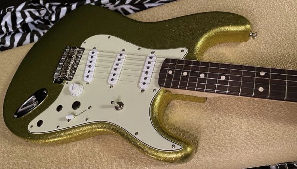 画像1: Fender Custom Shop Dick Dale Stratocaster - NOS - Chartreuse Sparkle/新品/全国一律送料無料！ (1)