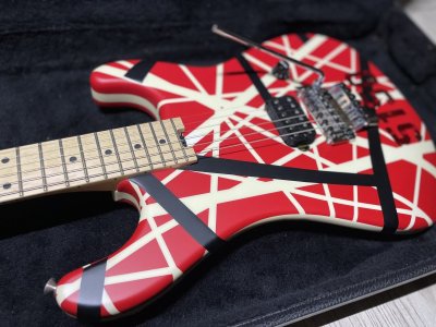 画像1: EVH Striped Series 5150/Red with Black and White Stripes/Maple/新品全国一律送料無料