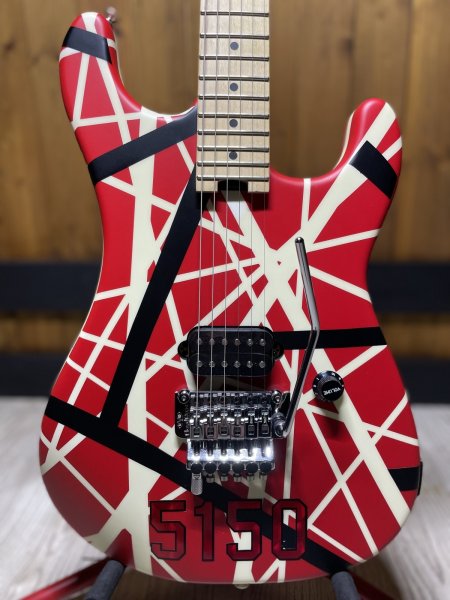 画像1: EVH Striped Series 5150/Red with Black and White Stripes/Maple/新品全国一律送料無料 (1)